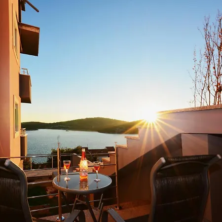 Villa Mirta Tisno Exterior photo
