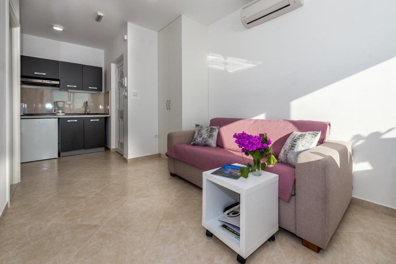 Mirta Apartman Tisno