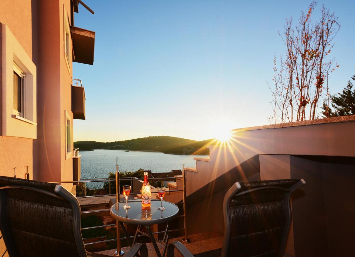 Mirta Apartman Tisno